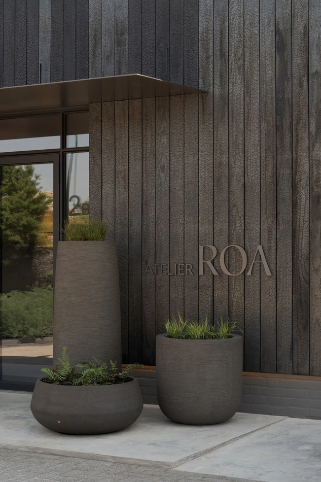 Buiten potten Atelier ROA bij de locatie in Erp