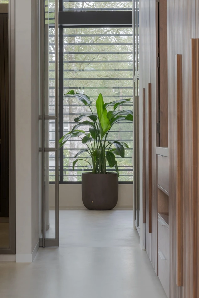 Binnenpot met plant van Atelier ROA