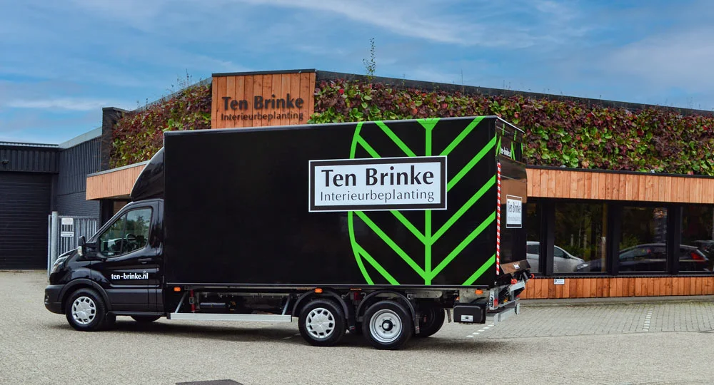 Bakwagen Ten Brinke Interieurbeplanting voor het pand