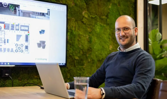 Projectmanager Bas aan het werk