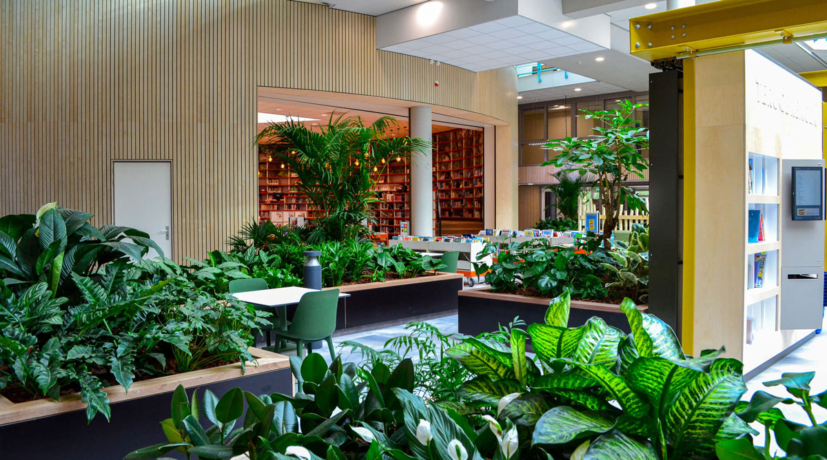 Biophilic binnentuin woningcorporatie Plavei