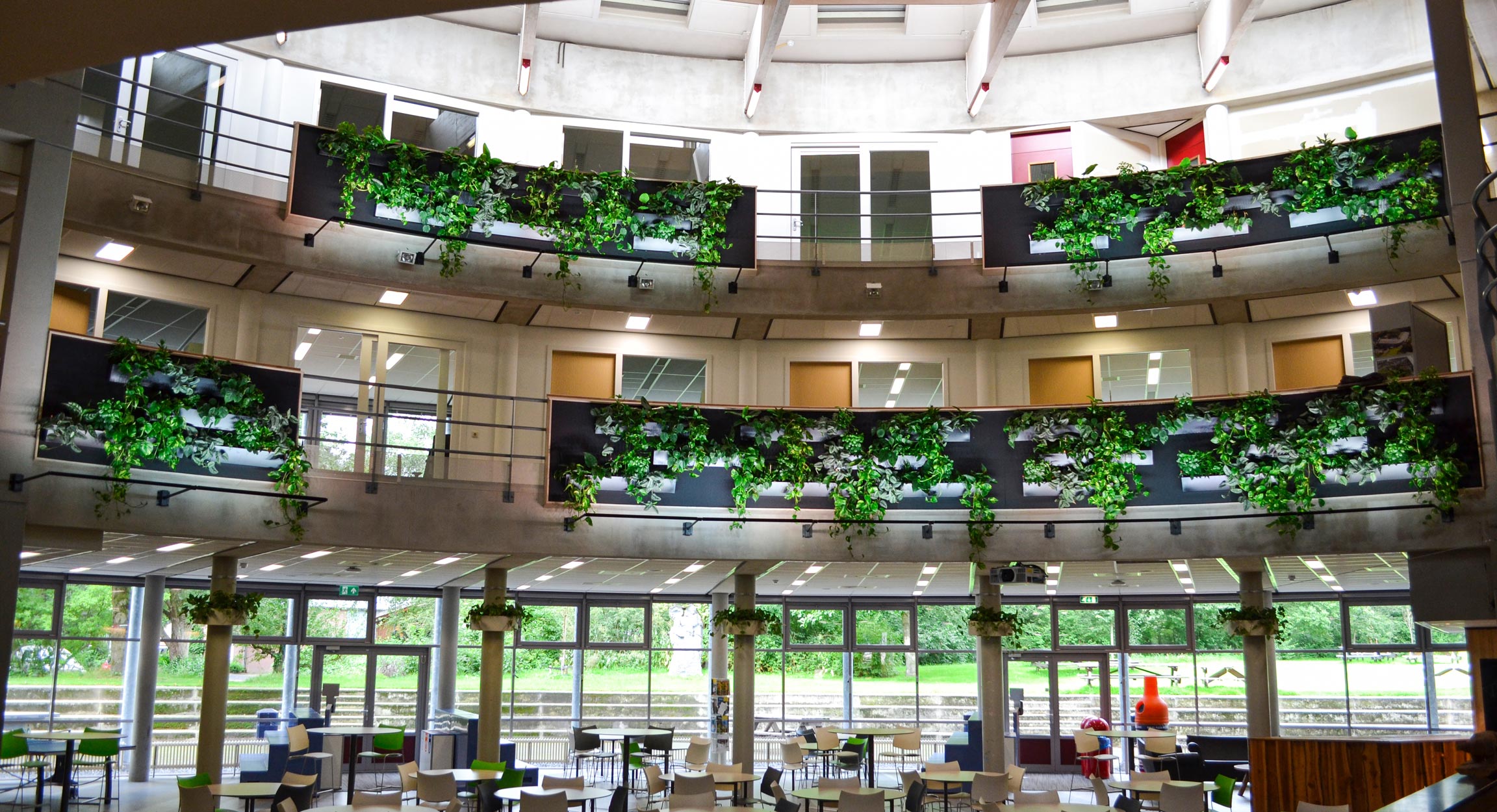 Groene oase in de aula van Yuverta te Velp