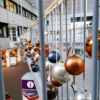 Kerstballen-aan-reling