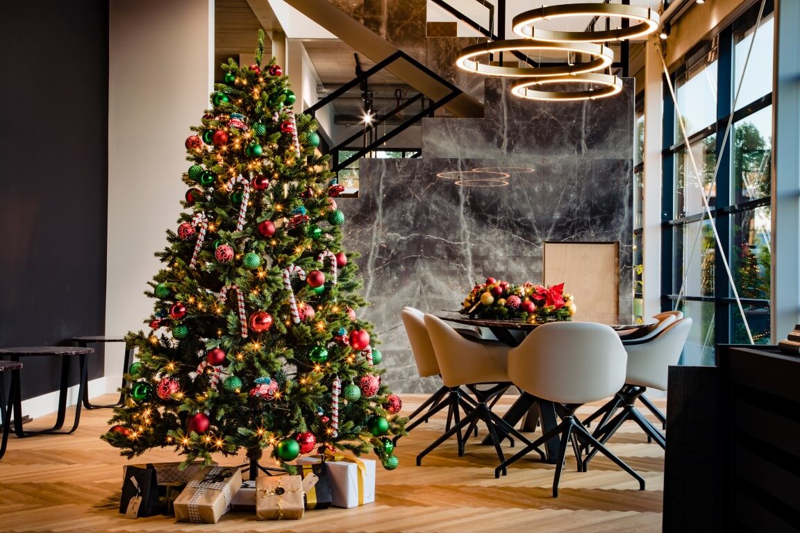 GIANTEX Artificial Christmas Tree 140/180/230 cm with Warm GIANTEX Artificial Christmas Tree 140/180/230 cm with Warm