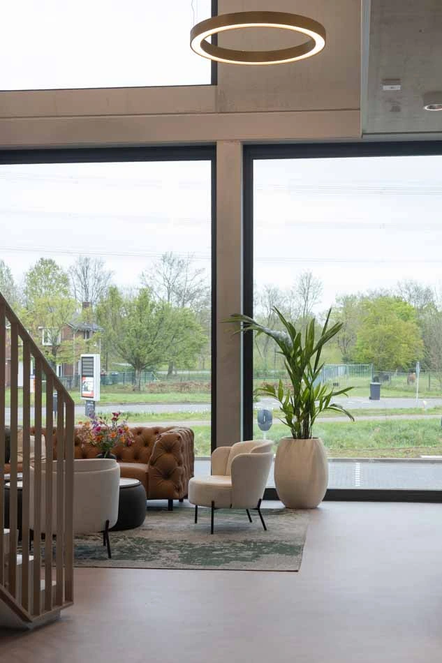 Mombarg-Beton-Entree-beplanting.webp